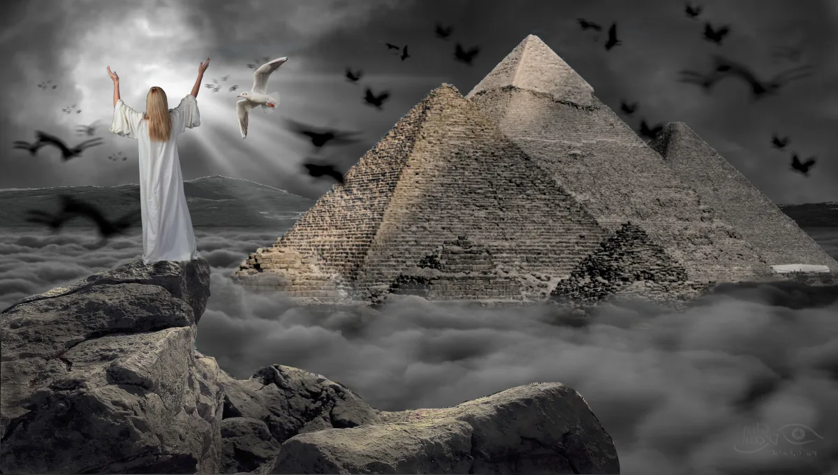 Composition surréaliste représentant une femme face à des pyramides monumentales dans un paysage brumeux.