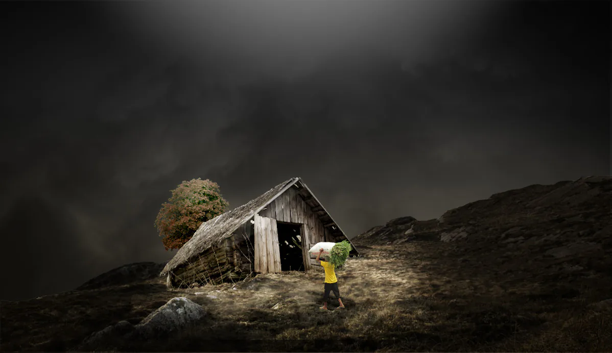 Petite cabane isolée dans un paysage montagneux sombre sous un ciel lourd, avec une silhouette au premier plan.
