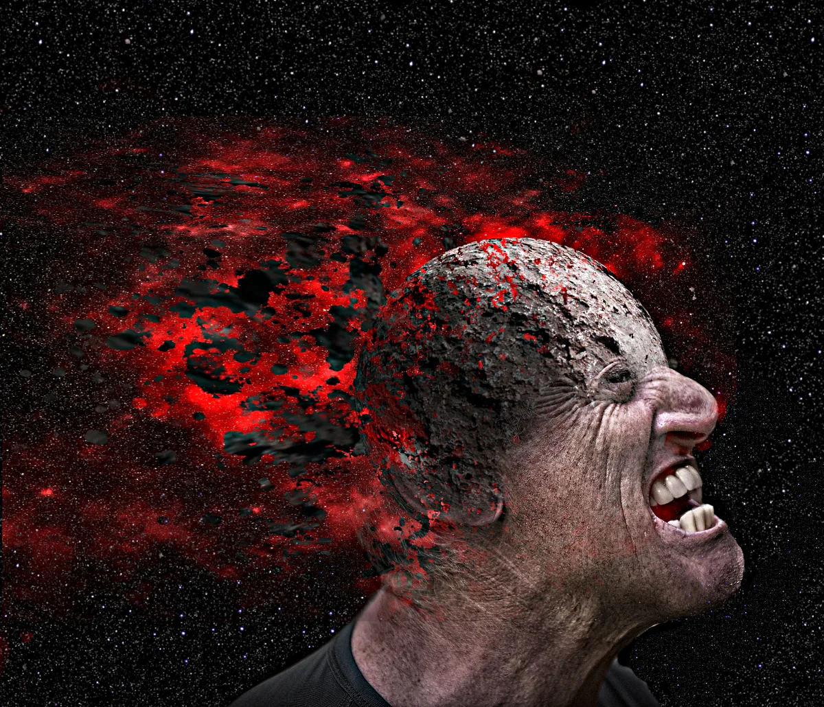 Portrait sombre dont le visage semble se désagréger en particules rouges dans un ciel étoilé.